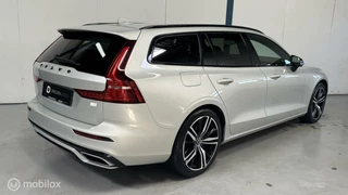 Volvo V60 Volvo V60 2.0 T6 Plug-in hybrid AWD Plus Dark R-DESIGN - afbeelding nr 2