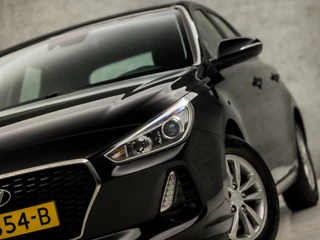 Hyundai i30 (APPLE CARPLAY, NAVIGATIE, CLIMATE, XENON, CAMERA, SPORTSTOELEN, PARKEERSENSOREN, LM VELGEN, CRUISE, NIEUWSTAAT) - afbeelding nr 15