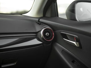 Mazda 2 Mazda 2 1.5 SA-G 90pk Aut. Homura | Camera | Apple Carplay/Android Auto | Stoel- en stuurverwarming | Climate Control | Blind Spot | Donker glas achter - afbeelding nr 16