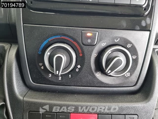 Peugeot Boxer Peugeot Boxer 165PK Bakwagen Laadklep Zijdeur Lat om lat Airco Bluetooth Radio Meubelbak Koffer Gesloten laadbak 21m3 Airco Cruise control - afbeelding nr 13