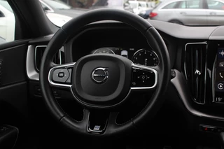 Volvo XC60 Volvo XC60 2.0 T4 R-Design / 360Camera / Leder&Alcantara / 20'' / Navigatie / Dodehoek / DAB / Cruise Control - afbeelding nr 17