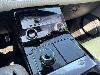 Land Rover Range Rover Velar Land Rover Range Rover Velar 2.0 250PK AWD R-DYNAMIC BLACK PACK SE LEDER/VIRTUAL/PANORAMADAK - afbeelding nr 24