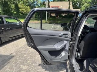 Volkswagen T-Cross Volkswagen T-Cross 1.0 TSI Life Airco/Lichtmetalen velgen/Navi/Apple Carplay - afbeelding nr 31