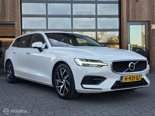 Volvo V60 VOLVO V60 2.0 T6 TWIN ENGINE AWD 342 PK CARPLAY STANDKACHEL - afbeelding nr 4