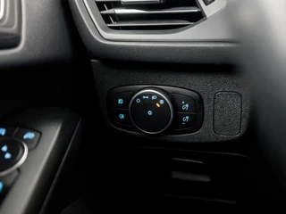 Ford Focus Automaat (APPLE CARPLAY, GROOT NAVI, STUUR/STOELVERWARMING, SPORTSTOELEN, LANE ASSIST, CAMERA, GETINT GLAS, NIEUWE APK, NIEUWSTAAT) - afbeelding nr 25