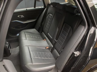 BMW 3 Serie BMW 3-serie Touring 320e M Sport (PANORAMADAK,APPLE CARPLAY,NAVI,SFEERVERLICHTING,STOELVERWARMING,CAMERA,LEDER,CRUISE,CLIMATE) - afbeelding nr 24
