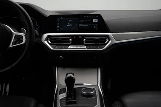 BMW 3 Serie BMW 3-serie Touring 320e High Executive automaat | Laser LED koplampen | M Sport | Panorama dak | lederen bekleding | elektrisch wegklapbare trekhaak - afbeelding nr 33