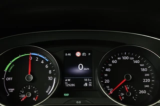 Volkswagen Passat Volkswagen Passat 1.4 TSI PHEV GTE | Head-Up | Stoelverwarming |  Camera | Adaptive cruise | Massage | Side Assist | Carplay | Matrix LED | Achterbankverwarming | Navigatie - afbeelding nr 33