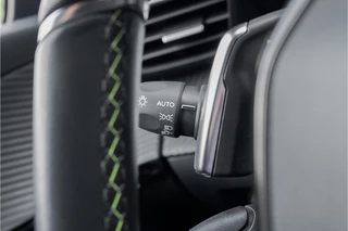 Peugeot 208 Peugeot 208 1.2 PureTech GT-Line 130PK Automaat CarPlay Camera 17