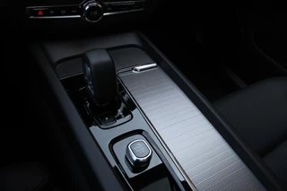 Volvo XC60 Volvo XC60 2.0 T6 Plug-in hybrid AWD Plus Dark Volvo XC60 2.0 Recharge T6 AWD Plus Dark | Nieuw! | Leder | Navigatie | Google | Harman Kardon | Panorama dak | Lichtmetalen Velgen 19