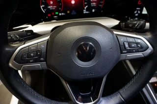 Volkswagen Golf Volkswagen Golf VIII 1.0 e-TSI STYLE AUTOMAAT/ NAVI/ SFEERVERLICHTING - afbeelding nr 16