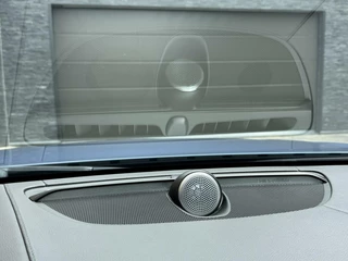 Volvo V90 Volvo V90 2.0 D3 R-Design Automaat | Panoramadak | Volleer | Camera met rondomzicht | Bowers&Wilkins | Adaptieve cruise control | Head-up Display | Apple CarPlay | LED | Parkeersensoren voor en achter - afbeelding nr 31