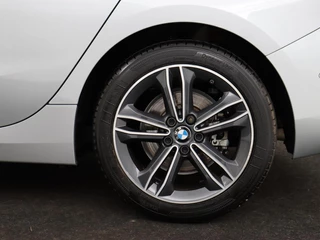 BMW 1 Serie BMW 1-serie 118i M Sport | Trekhaak | Carplay | Navigatie |  Sportstoelen | Half leder | Full LED | Climate control | Parkeerhulp - afbeelding nr 33