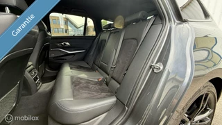 BMW 3 Serie BMW 330i Touring High Executive | M Pakket | Shadowline | H&R | Standkachel | Display Key - afbeelding nr 15