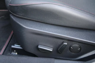 Ford Focus Ford Focus 2.0 EcoBlue 150pk ST-Line X Wagon | Panoramadak | Adaptive LED | Adaptive cruise control | 18 inch met rode remklauwen | Adaptive LED | Half lederen bekleding | Winter Pack | Camera - afbeelding nr 9