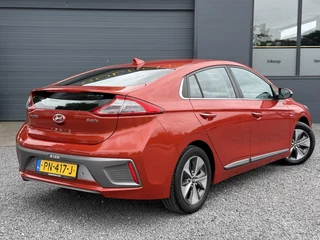 Hyundai IONIQ Hyundai IONIQ Premium EV Navi,Leder,Dodehoek,Schuifdak,Camera,Clima,Cruise,Stoelverwarming V+A,Stuurverwarming,Pdc V+A,Nieuwe Apk bij Aflevering - afbeelding nr 2
