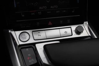 Audi e-tron Audi e-tron Sportback 50 quattro S edition 71 kWh / Panoramadak / Camera / Luchtvering / 20'' / Leder&Alcantara / DAB / ACC / Navigatie / Stoelverwarming - afbeelding nr 13