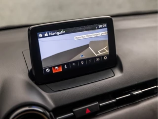Mazda 2 (NAVIGATIE, CAMERA, HEAD-UP DISPLAY, STOELVERWARMING, GETINT GLAS, LEDEREN SPORTSTOELEN, LM VELGEN, CRUISE, NIEUWE APK, NIEUWSTAAT) - afbeelding nr 8
