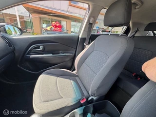 Kia Rio Kia Rio 1.2 CVVT DynamicLine 5 deurs , Navigatie & Camera , Bleutooth , Cruise controle , Sport velgen , Deurvergrende ling met afstand bediening - afbeelding nr 16