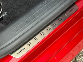 Peugeot 208 Peugeot 208 1.2 PureTech GT-Line 130pk Automaat - Rouge Elixer - Carplay/3D Dash/LED pakket - afbeelding nr 30