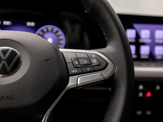 Volkswagen Golf Volkswagen Golf Variant 1.0 TSI Luxury Sport (APPLE CARPLAY, GROOT NAVI, SFEERVERLICHTING, STUUR/STOELVERWARMING, SPORTSTOELEN, KEYLESS, PARKEERSENSOREN, NIEUWSTAAT) - afbeelding nr 18