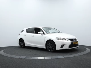 Lexus CT - afbeelding nr 1