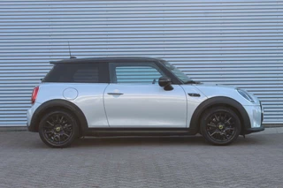 MINI Electric Mini Mini Electric MINI Electric 33 SE kWh/Navi/Carplay/Zwart dak - afbeelding nr 4