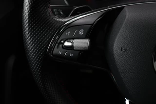 Škoda Octavia Skoda Octavia 1.4 TSI RS iV PHEV | Head-Up |  Stoel & stuurverwarming | Adaptive cruise | Standkachel | Matrix LED | Massage | Alcantara | Camera | Carplay | Memory | Canton Sound | Virtual Cockpit | Side Assist - afbeelding nr 18