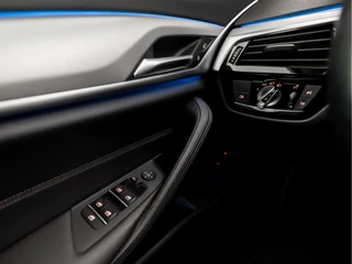 BMW 5 Serie BMW 5 Serie Touring 530e Sportline 293Pk Automaat (APPLE CARPLAY, GROOT NAVI, DEALER ONDERHOUDEN, CAMERA, SFEERVERLICHTING, LEDER, SPORTSTOELEN, ADAPTIVE CRUISE, TREKHAAK ELEKTRISCH, NIEUWSTAAT) - afbeelding nr 24