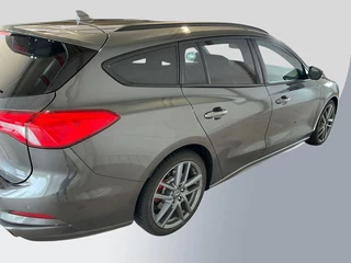 Ford Focus Ford Focus Wagon 2.3 EcoBoost ST-3 | Adaptive cruise control | Adaptive LED |  Trekhaak | Winter Pack | Bang&Olufsen | Elektrische achterklep | Head up Display - afbeelding nr 4