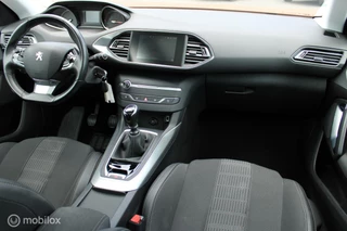 Peugeot 308 Peugeot 308 1.2 PureTech Blue Lease Executive, Trekhaak, Pano, voor/achter Pdc + Camera, App connect, Cruise, Navi, Clima, Donker glas. - afbeelding nr 4