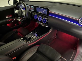 Mercedes-Benz A-Klasse Mercedes A-klasse 180 AMG Matgrijs Sfeerverlichting Carplay - afbeelding nr 18