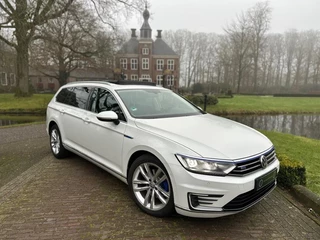 Volkswagen Passat Volkswagen Passat Variant 1.4 TSI GTE | Pano | Alcantara | 18 Inch | Dealer Onderhouden | - afbeelding nr 2