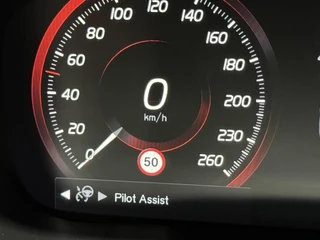 Volvo XC60 Volvo XC60 2.0 T8 AWD Polestar Engineered H/K Pano HUD ACC Trekh. - afbeelding nr 33