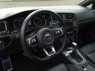 Volkswagen Golf Volkswagen Golf TSI GTE 245PK / GTI R Perf. ed. / LED - afbeelding nr 31