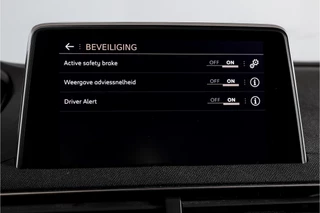 Peugeot 3008 Peugeot 3008 1.2 PureTech 130 PK GT Line | S/K-Panodak | Dig. Cockpit | Cruise | PDC | Camera | NAV | ECC | Elek. Klep | DAB | LM 19