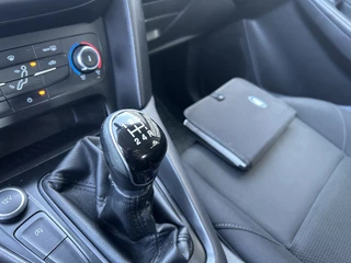 Ford Focus navigatie/camera airco/ecc apk - afbeelding nr 11