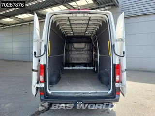 Volkswagen Crafter Volkswagen Crafter 140pk L4H3 Trekhaak Airco Cruise Camera Parkeersensoren Euro6 L3H2 15m3 Airco Cruise control - afbeelding nr 3