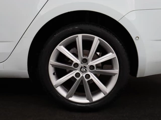 Škoda Octavia Skoda Octavia 1.2 TSI Elegance | Panoramadak | Leder |  Stoelverwarming | Xenon | Navigatie | Climate control | Keyless | Bluetooth | Cruise control - afbeelding nr 30