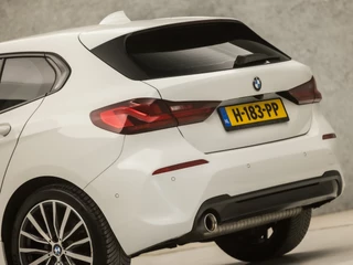 BMW 1 Serie Automaat (VIRTUAL COCKPIT, APPLE CARPLAY, GROOT NAVI, STUUR/STOELVERWARMING, ADAPTIVE CRUISE, LEDER, CAMERA, SPORTSTOELEN, DAB+, GETINT GLAS, NIEUWSTAAT) - afbeelding nr 16