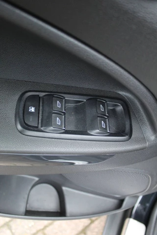 Ford EcoSport Climate control , Cruise control , Bluetooth , Stoelverwarming Hoge zit, Voorruitverwarming - afbeelding nr 6