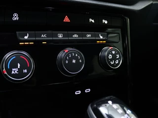 Volkswagen T-Roc Volkswagen T-Roc 1.5 TSI R-Line | Parkeersensoren | Stoelverwarming | Carplay | - afbeelding nr 41