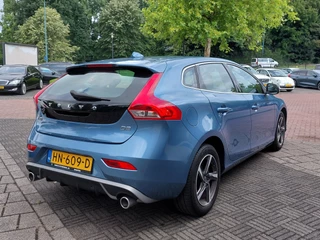 Volvo V40 Volvo V40 2.0 D2 R-Design Business | Origineel NL | Navi | Bi-Xenon | Clima | Cruise | Leder+Alcantara | Stoelverwarming | Pdc | Licht+Regensensor | 16''lm | Voorruitverwarming - afbeelding nr 4