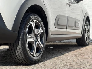 Citroën C3 Citroen C3 1.2 PureTech C-Series Navigatie Clima Cruise Carplay Led Parkeensensor achter - afbeelding nr 37