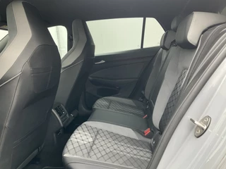 Volkswagen Golf Volkswagen Golf 1.5 eTSI R-Line Business+ Automaat Adap.Cruise Stoel/Stuurverw Led Sfeerverlichting! - afbeelding nr 21