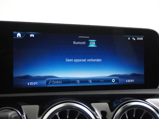 Mercedes-Benz A-Klasse Mercedes-Benz A-Klasse A180 AMG // Multibeam LED // Sfeerverlichting // Adaptief Onderstel // 19