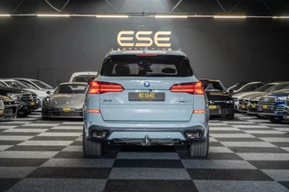 BMW X5 BMW X5 xDrive50e Hybrid M-Sport | Pano Skylounge | HUD | 360 | Brooklyn Grau - afbeelding nr 5