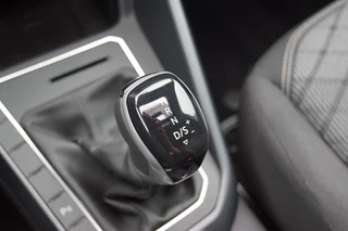 Volkswagen Polo Volkswagen Polo 1.0 TSI DSG R-Line Panodak/ Camera / Virt. cockpit / IQ LED/ 17L - afbeelding nr 19