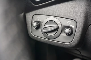 Ford Kuga Ford Kuga 120PK Titanium TREKHAAK | CARPLAY | KEYLESS | CAMERA | ELEK.KLEP - afbeelding nr 17