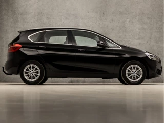 BMW 2 Serie (NAVIGATIE, CLIMATE, STOELVERWARMING, CRUISE, SPORTSTOELEN, PARKEERSENSOREN, TREKHAAK, NIEUWE APK, NIEUWSTAAT) - afbeelding nr 4